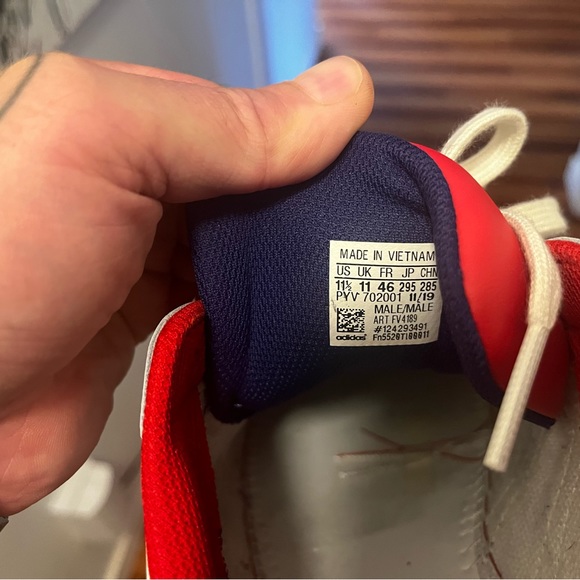 Adidas Superstar Size 11 1/2. - Picture 9 of 9